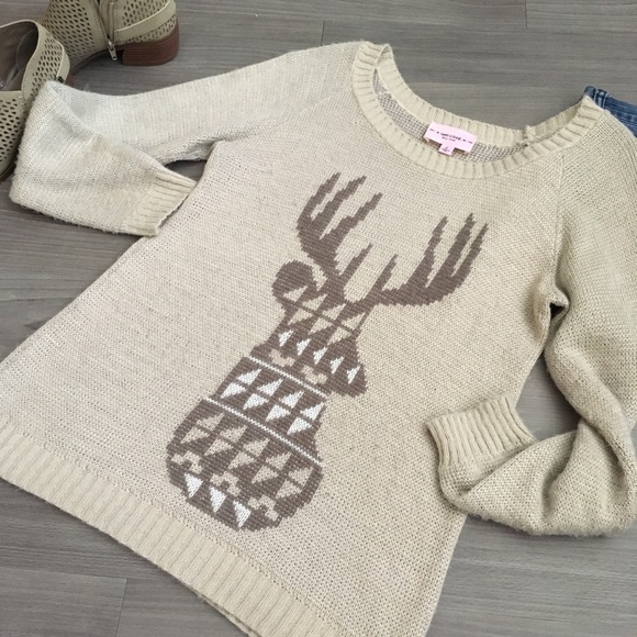 Geo Deer Sweater 🦌 - Picture 6 of 8